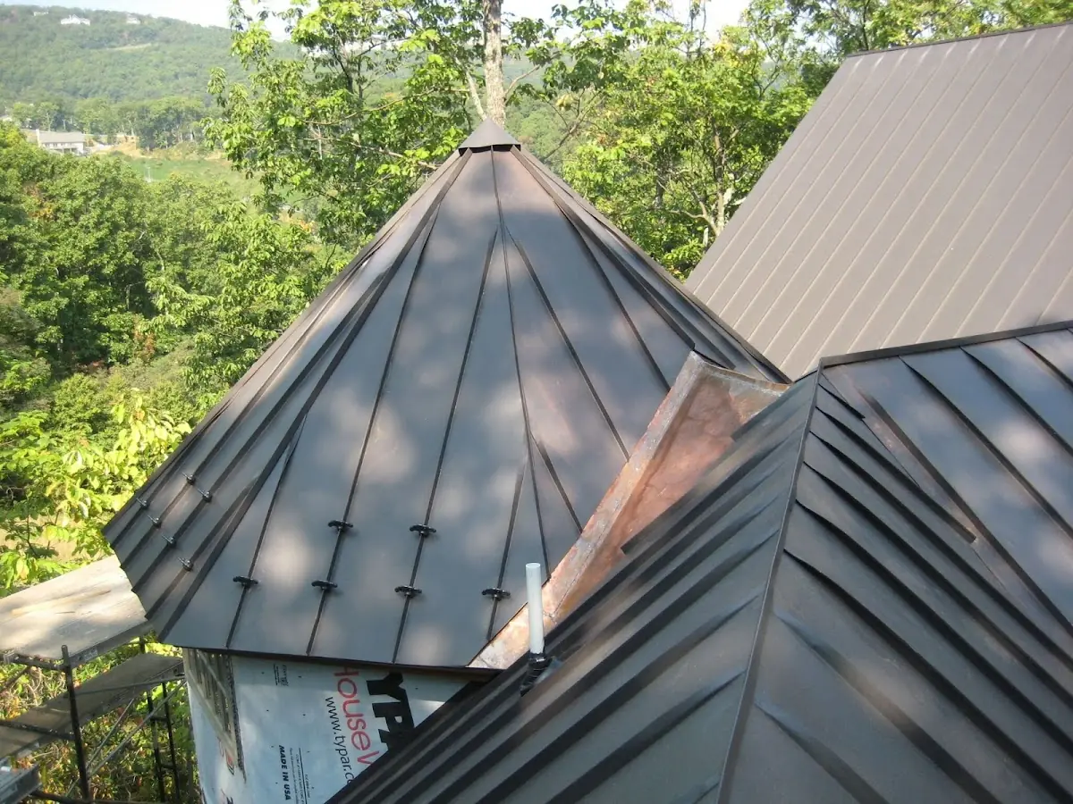 Professional Roof Tarp Installation by Craftsman Roofing in Cain Road